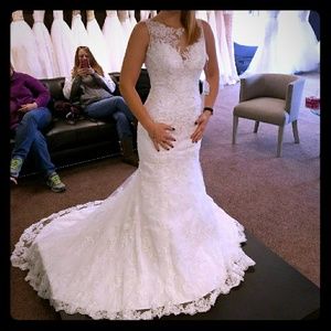 women's ivory sleeveless wedding gown